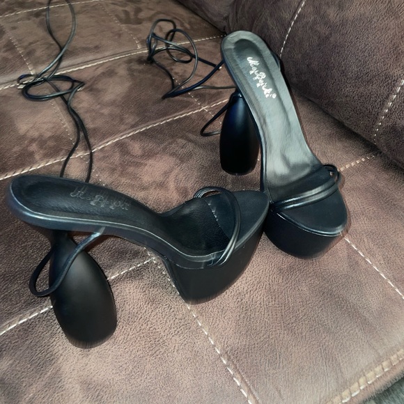 heels - Picture 4 of 6